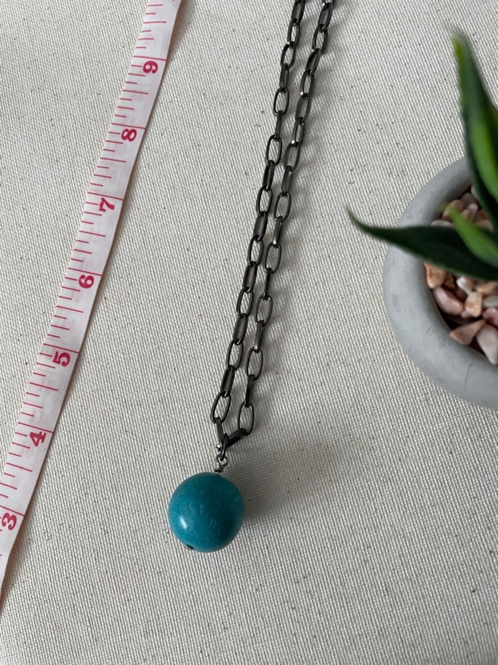 Necklace - round blue stone with chunky chain